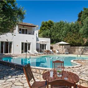 3 bedroom villa with heated pool in Kassiopi, Corfu, sleeps 6